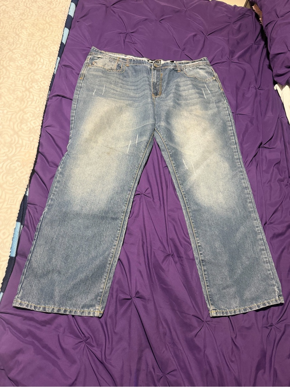 Relaxed Light Blue Washed Men's Jeans - Comfortable Everyday Fit 46/32